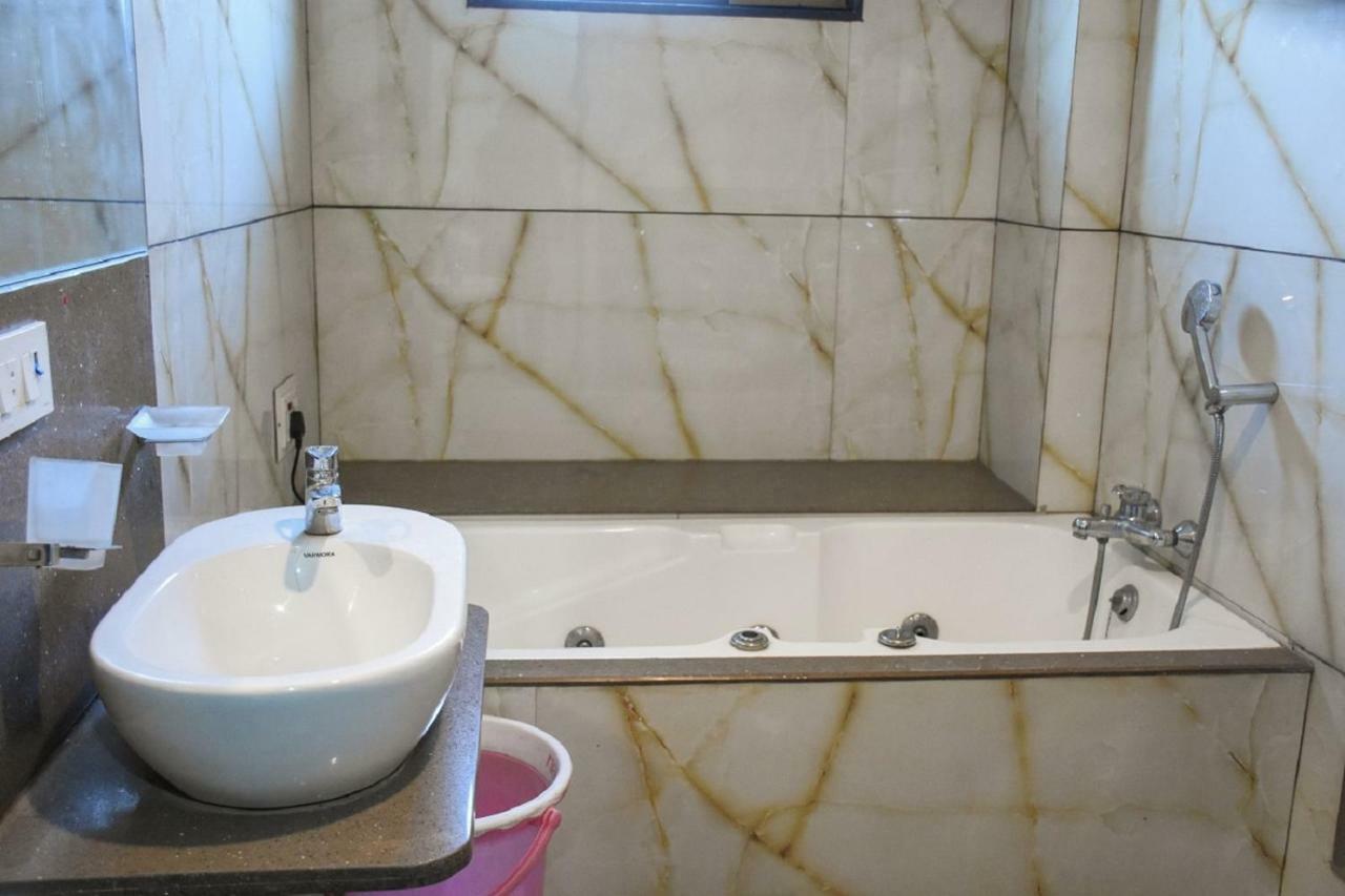 Hotel Dilip インドール エクステリア 写真